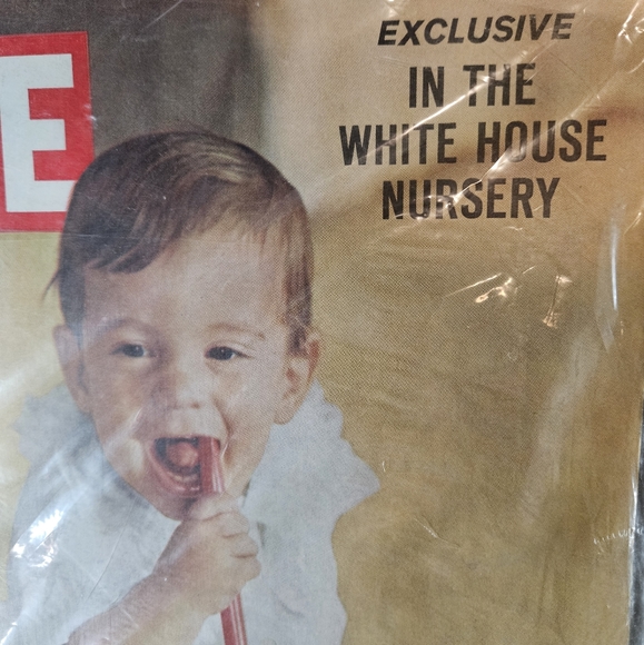 Iconic JFK Memorabilia LIFE Magazine 2 ISSUES JFK JFK JR. White House 1961 1963 - Picture 11 of 16